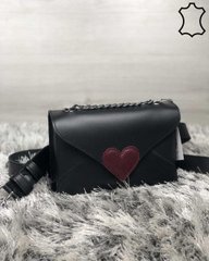 Кожаная женская сумка-клатч Leya с черного цвета с бордовым сердечком